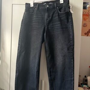 Old Navy Mid rise boyfriend loose. Size 6 never worn with tag.